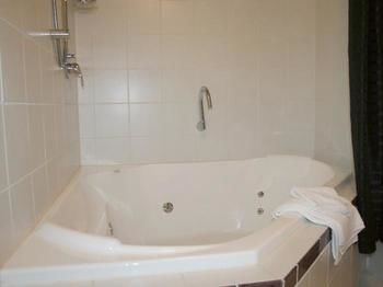 Tudor Cottages Mt Dandenong - Phillip Island Accommodation 11