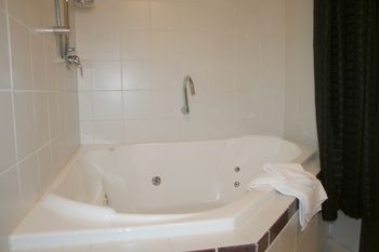 Tudor Cottages Mt Dandenong - Phillip Island Accommodation 13