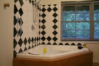 Tudor Cottages Mt Dandenong - Phillip Island Accommodation 14
