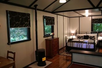 Tudor Cottages Mt Dandenong - Phillip Island Accommodation 18
