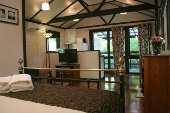 Tudor Cottages Mt Dandenong - Phillip Island Accommodation 19