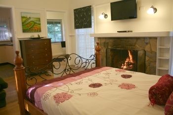Tudor Cottages Mt Dandenong - Phillip Island Accommodation 20
