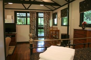 Tudor Cottages Mt Dandenong - Phillip Island Accommodation 25