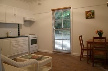 Tudor Cottages Mt Dandenong - Phillip Island Accommodation 26