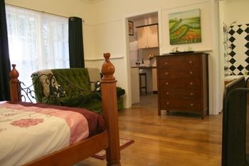 Tudor Cottages Mt Dandenong - Phillip Island Accommodation 28