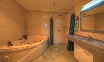 Maleny Tropical Retreat Balinese B&b - Phillip Island Accommodation 68