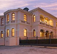 Roxburgh House Apartments - Phillip Island Accommodation
