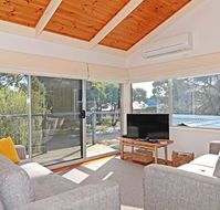 Barrakee Beach House - Anglesea - Phillip Island Accommodation