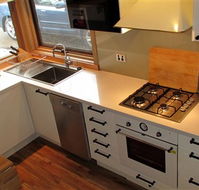 Wallace's - Crystal Creek Chalet 1 - Phillip Island Accommodation