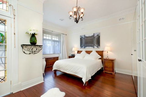 Petite Chalet - Phillip Island Accommodation 0