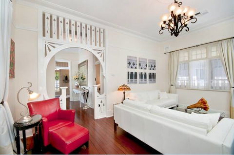 Petite Chalet - Phillip Island Accommodation 4