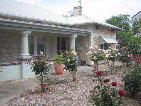 MacDonnell House (Naracoorte Cottages) - Phillip Island Accommodation 5
