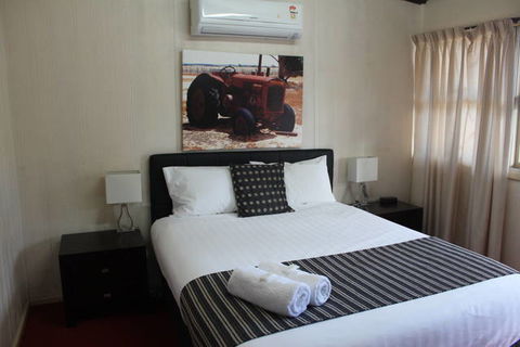 Merredin Motel & Gumtree Restaurant - Phillip Island Accommodation 0