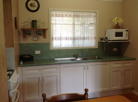Maleny Country Cottages - Phillip Island Accommodation 2