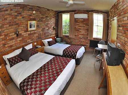Log Cabin - Phillip Island Accommodation 0