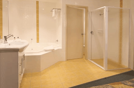 Caboolture Riverlakes Motel - Phillip Island Accommodation 1