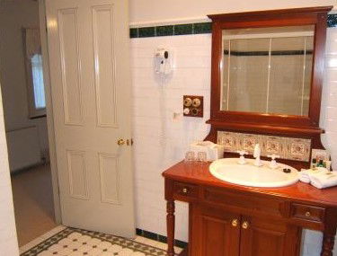 Whispering Pines - Phillip Island Accommodation 3