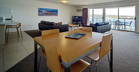 Albacore Luxury Holiday Apartments - Phillip Island Accommodation 6