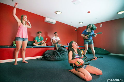 Bondi Beachouse YHA Sydney - Phillip Island Accommodation 3
