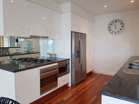 Newcastle Terraces And Apartments - Harbourside Apartment - Phillip Island Accommodation 20