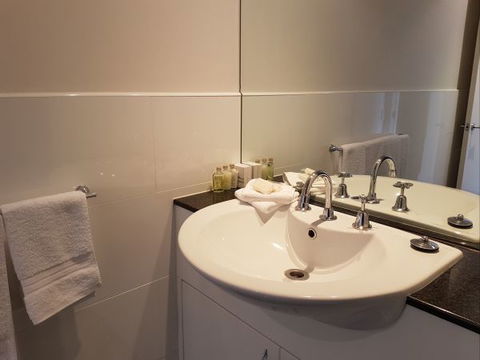 Newcastle Terraces And Apartments - Harbourside Apartment - Phillip Island Accommodation 23