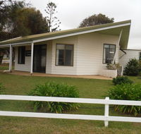 Catalina Cottage - Phillip Island Accommodation