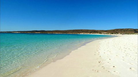 Wolfe Creek Crater Camp At Wolfe Creek Crater National Park - Phillip Island Accommodation 10