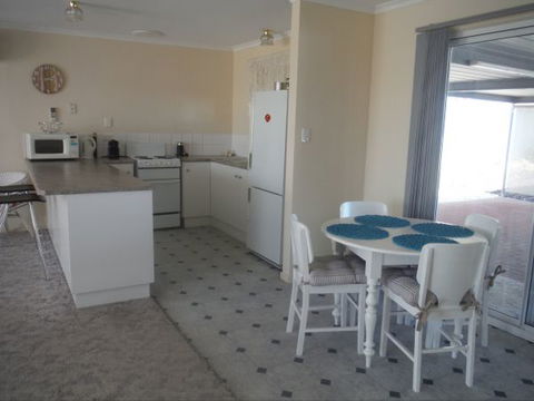 Alilly - Phillip Island Accommodation 2