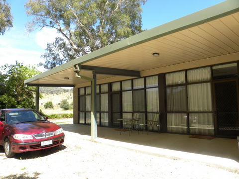 Myrtleford Masonic Units - Phillip Island Accommodation 3