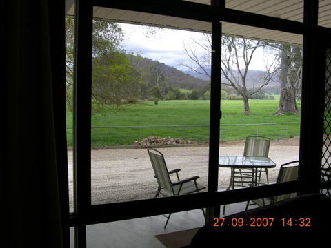 Myrtleford Masonic Units - Phillip Island Accommodation 6