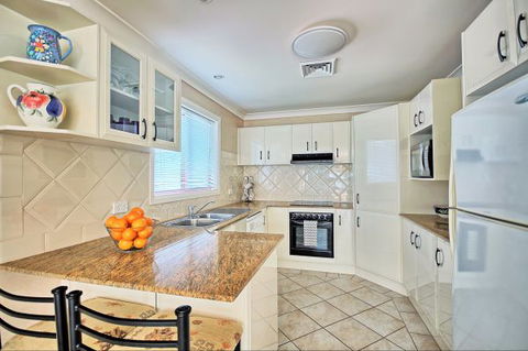 Aqua Leaf Apartment - Phillip Island Accommodation 0