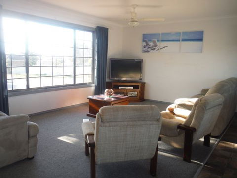 Decked Out - Phillip Island Accommodation 2