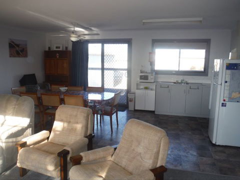 Decked Out - Phillip Island Accommodation 3
