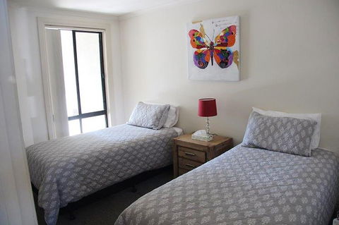 Cliff House Beachfront Villas - Phillip Island Accommodation 3