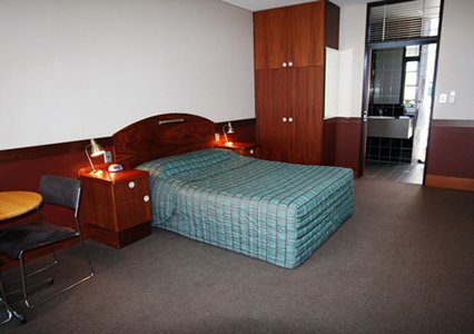 Highlander Hotel Bar Kitchen Rooftop - Phillip Island Accommodation 1