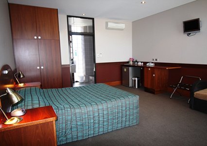Highlander Hotel Bar Kitchen Rooftop - Phillip Island Accommodation 2