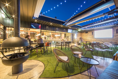 Highlander Hotel Bar Kitchen Rooftop - Phillip Island Accommodation 7