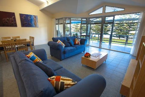 Port Lincoln Foreshore Apartments - Phillip Island Accommodation 3
