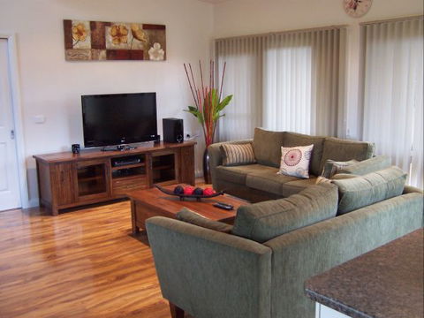 High Peaks Cottages - Phillip Island Accommodation 5