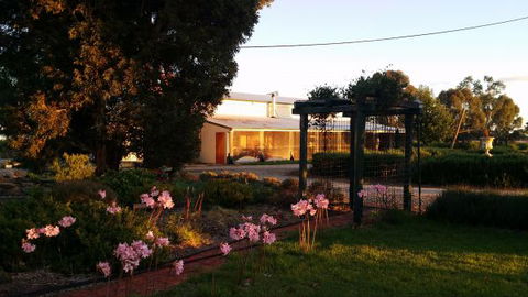 Angas Plains Estate Wines Heritage Suite - Phillip Island Accommodation 3