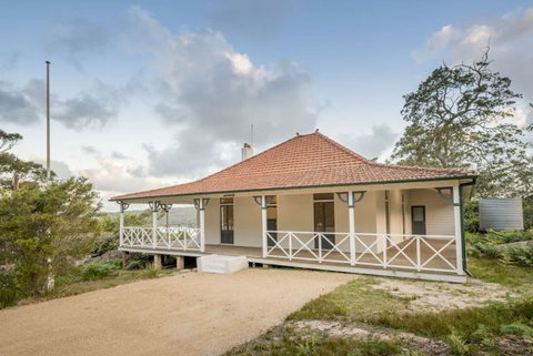 Hilltop Cottage - Phillip Island Accommodation 0