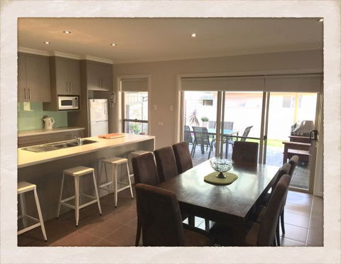 Adore 6 Villa - Phillip Island Accommodation 2