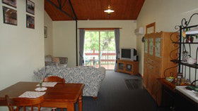 The Old Oak Bed And Breakfast - The Shearing Shed - Phillip Island Accommodation 0