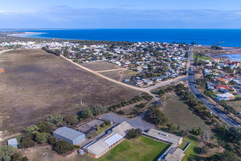 Arura Group Stays And Function Centre - Phillip Island Accommodation 0