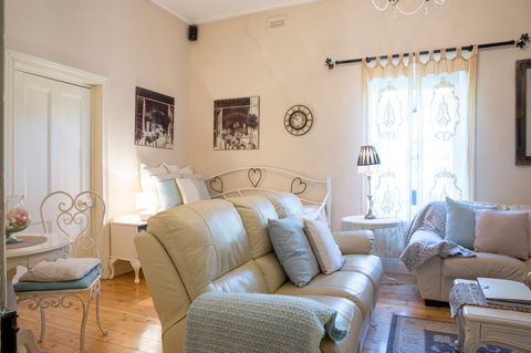 Azalea Cedar-Rose Villa - Phillip Island Accommodation 8