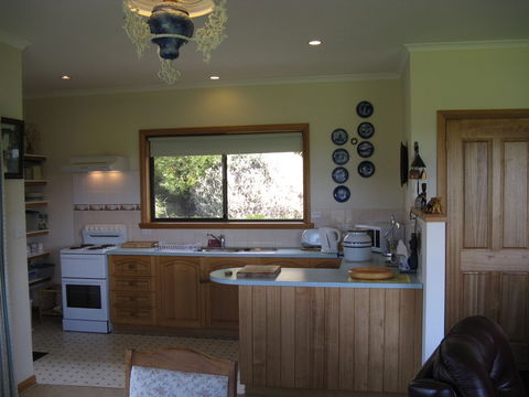 Plovers Ridge Country Retreat - Phillip Island Accommodation 3