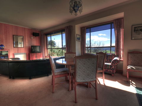 Plovers Ridge Country Retreat - Phillip Island Accommodation 4