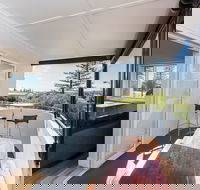 Cottesloe Beach Deluxe Apartment - Phillip Island Accommodation