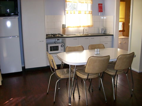 Goughs Bay Holiday Cottages - Phillip Island Accommodation 2