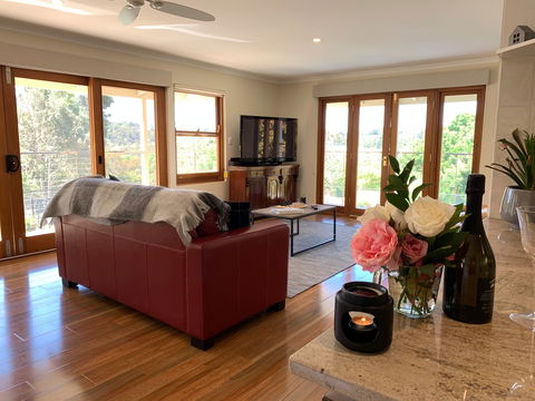 Hahndorf Luxury Lodge - Phillip Island Accommodation 0